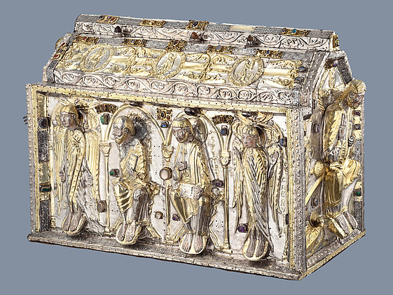 KNF pumps are used within a cutting-edge electrolytic cleaning technology for conserving ancient silver treasures.