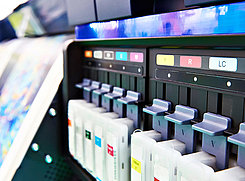 Насосы для струйной печати KNF применяются в различных технологических системах струйной печати.